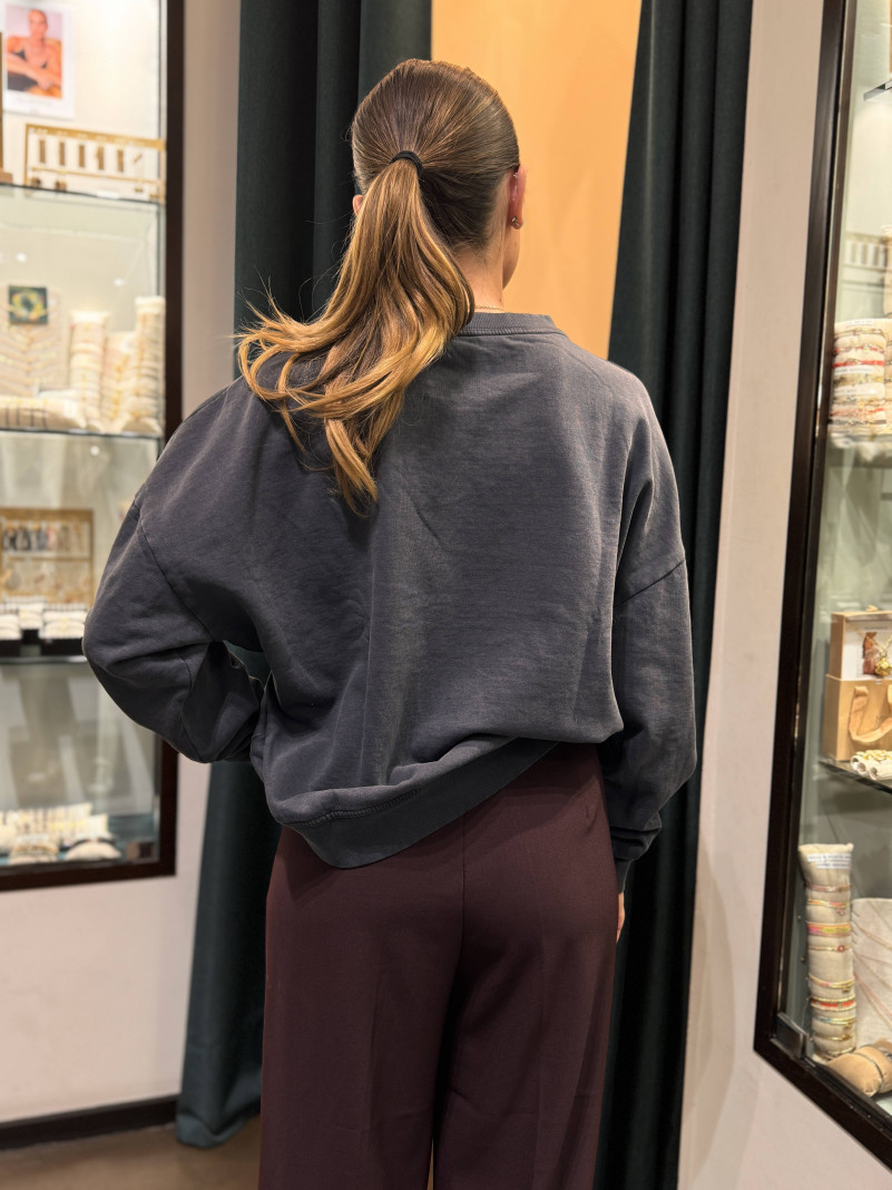 pull gris Around The World