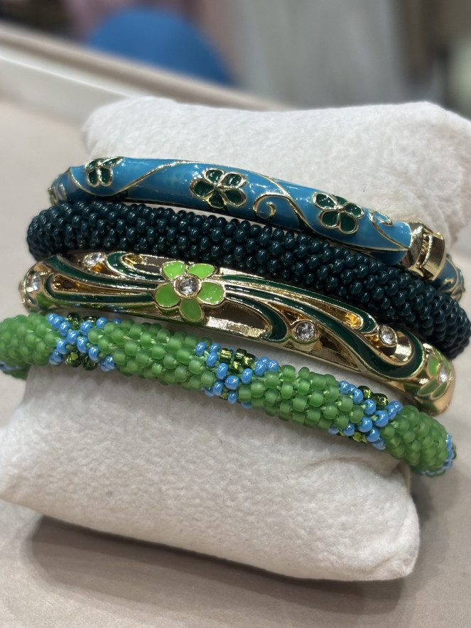 Composition de 4 bracelets Népalais et Thaïlandais VERT TURQUOISE
