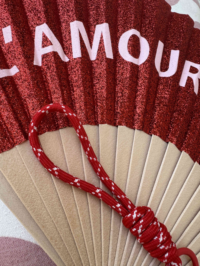 Éventail L'AMOUR DANS L'AIR paillettes rouges