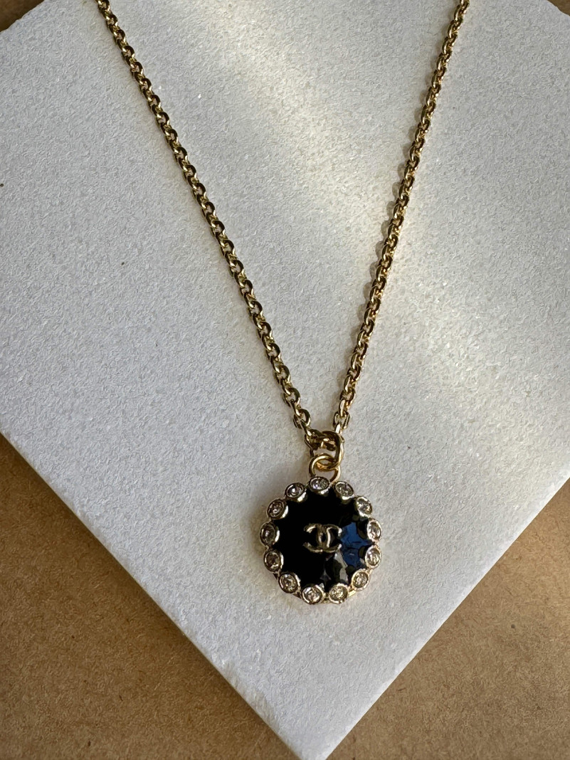 COLLIER TWICE BOUTON NOIR STRASS