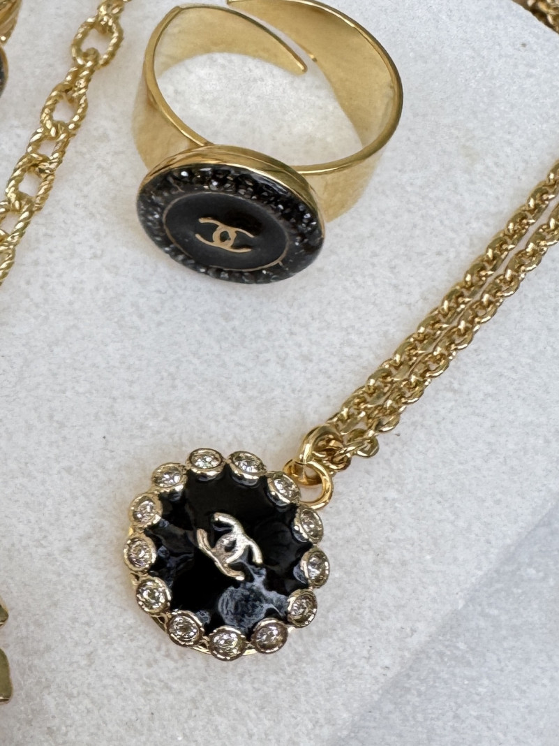 COLLIER TWICE BOUTON NOIR STRASS