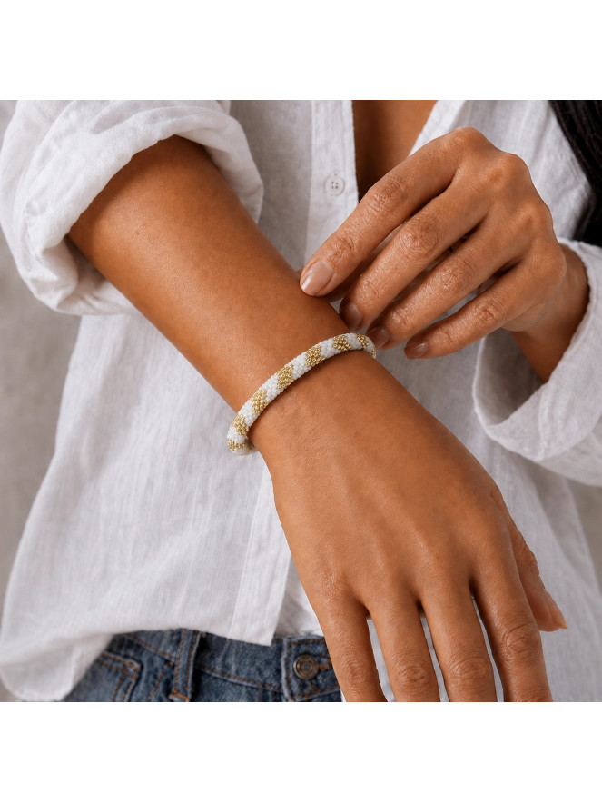 BRACELET NÉPALAIS BLANC FLÈCHE DORÉ CLAIR