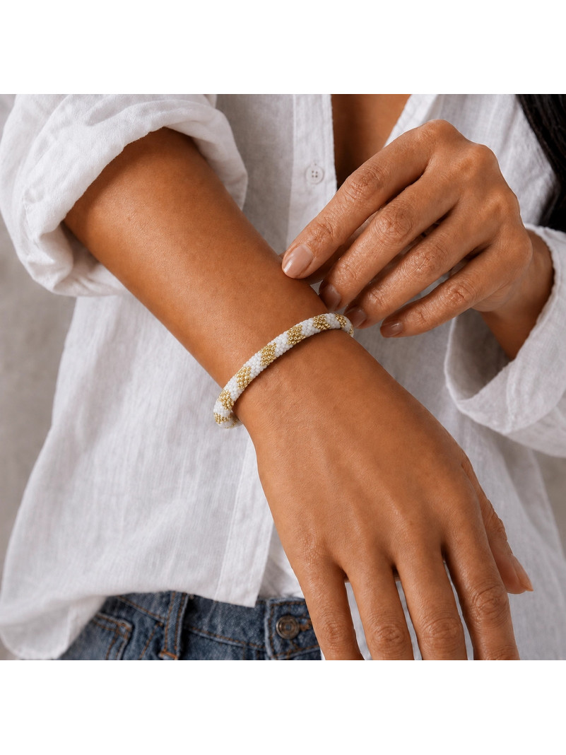 BRACELET NÉPALAIS BLANC FLÈCHE DORÉ CLAIR
