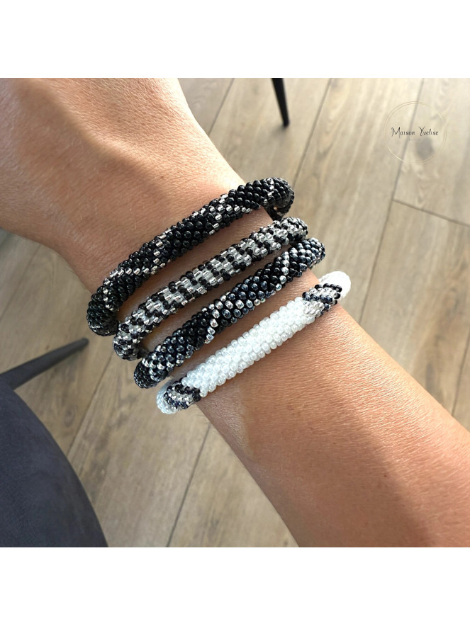 Bracelet NÉPALAIS NOIR ET ARGENTÉ TRIANGLE