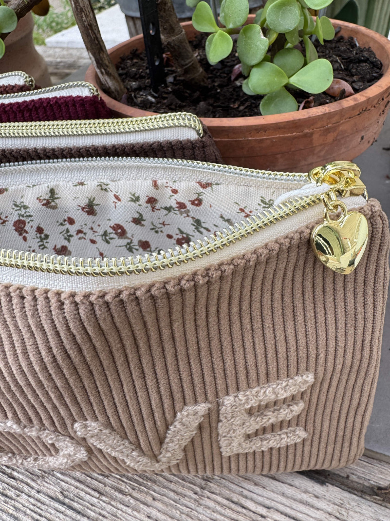 Pochette VELOURS LOVE chocolat