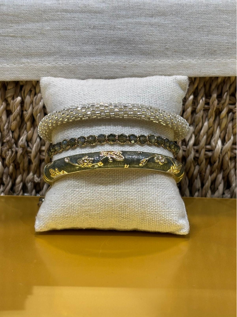 Composition de 3 bracelets Népalais et Thaïlandais gris kaki argent