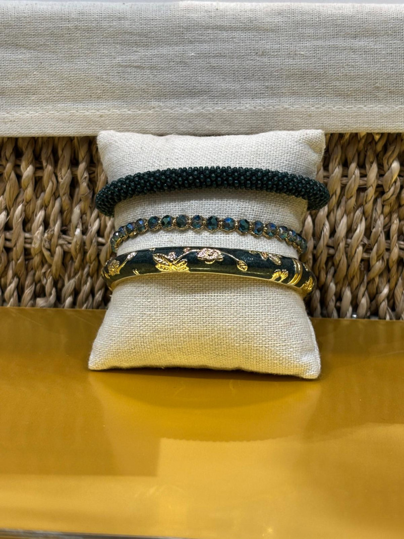 Composition de 3 bracelets Népalais et Thaïlandais vert foncé